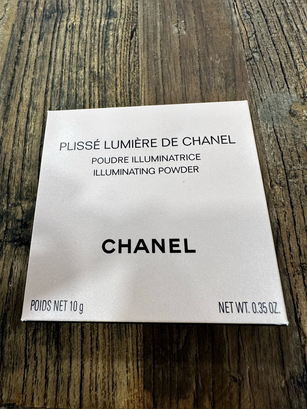 CHANEL Plissé Lumière Illuminating Powder — Light Pink Compact